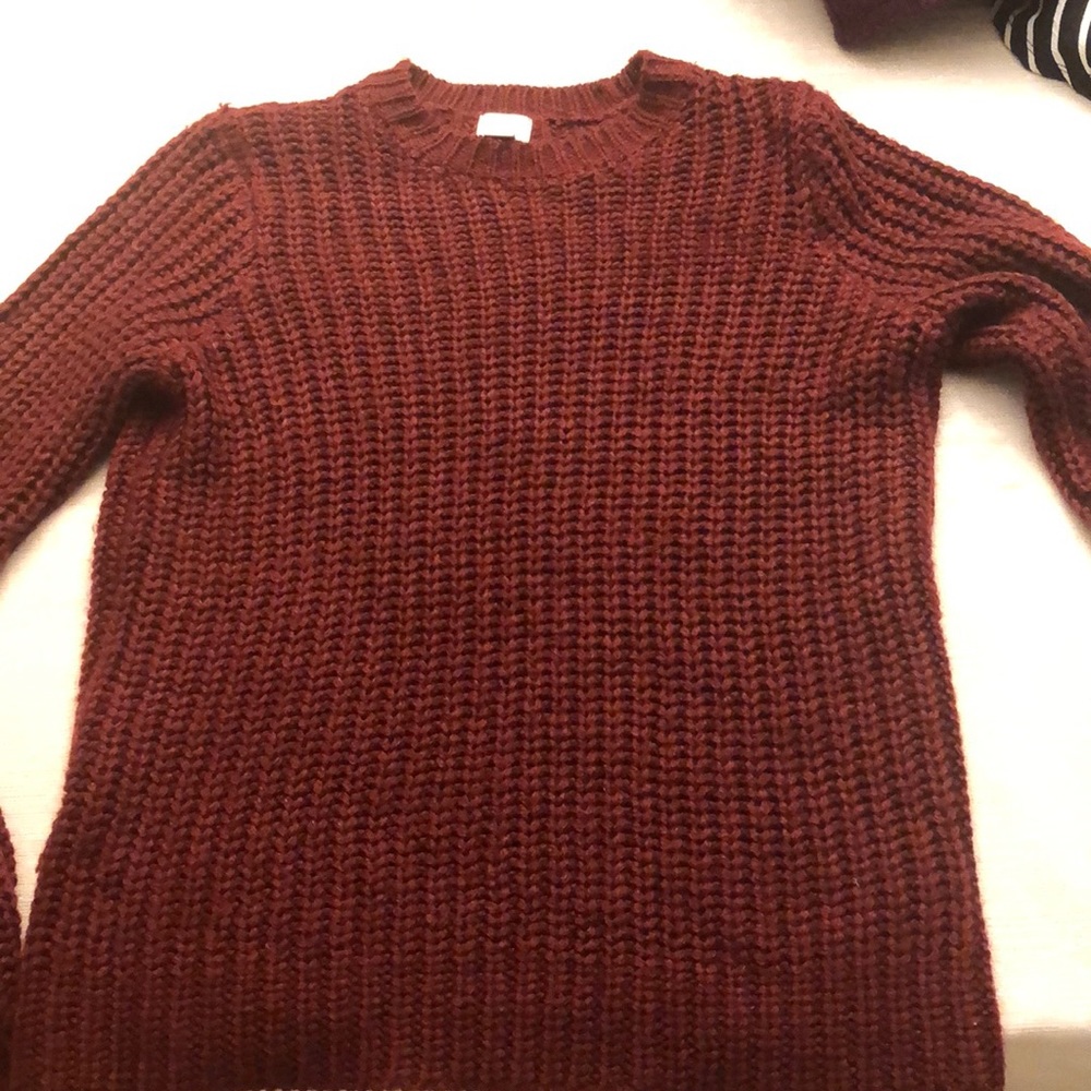 maroon sweater